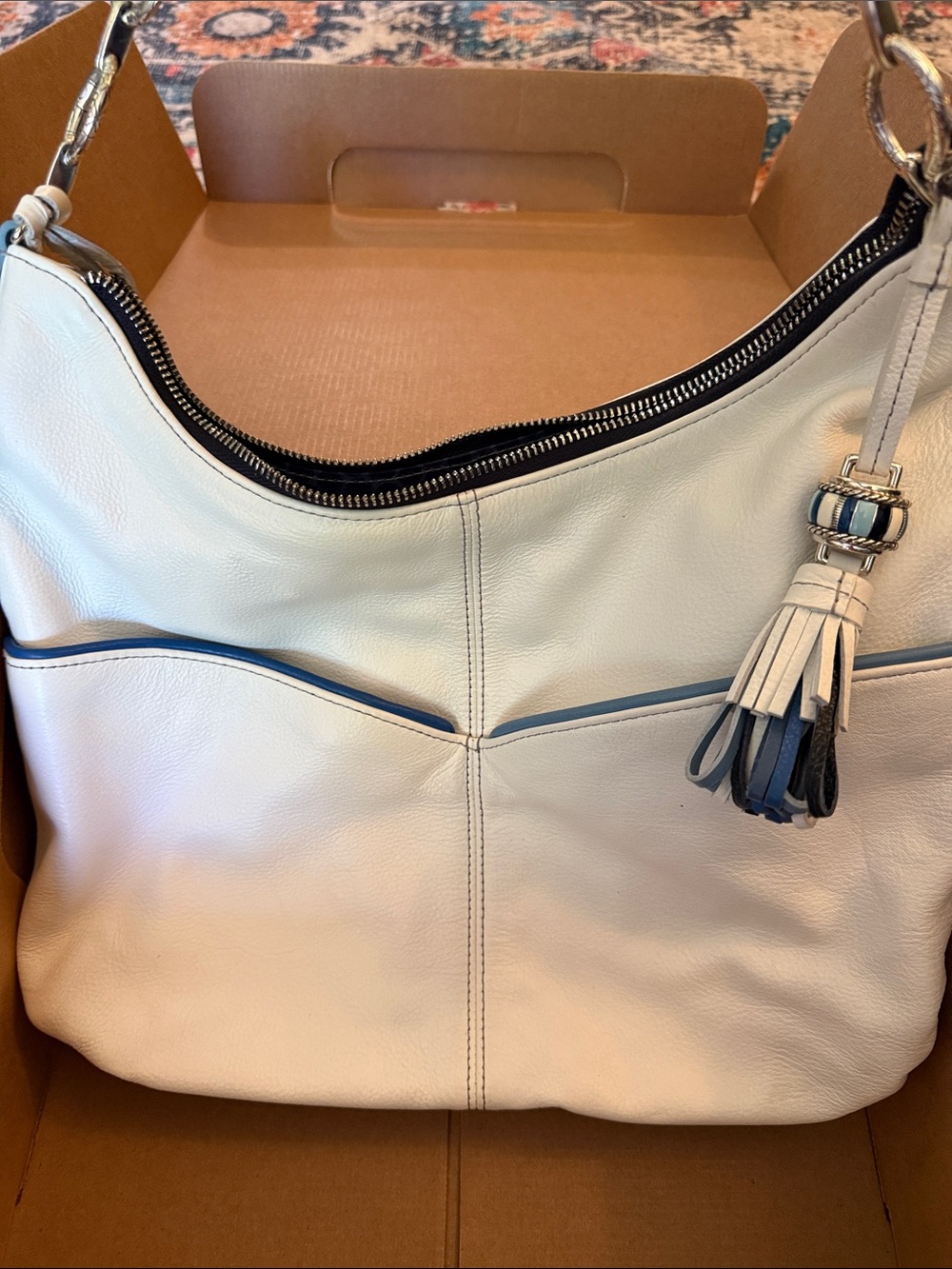 EUC Brighton white Cabana LUMINA purse with dust cover and original box - Picture 6 of 14